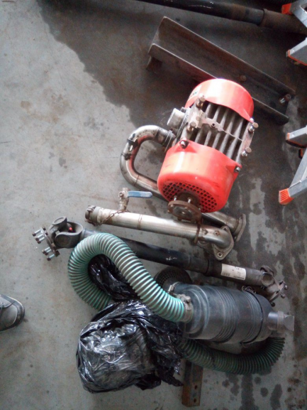 Zdjęcie przedmiotu:  3x Kompresor łopatkowy E140 z przystawką mocy PTO VOLVO do rozładunku materiał&oacute;w do materiał&oacute;w płynnych i p&oacute;łpłynnych Mouvex Blackmer ENTERPRISE Series 140 N