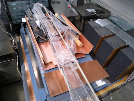 Zdjęcie przedmiotu: Wiosenne obniżki| Prowizja 0% A set of display cabinets (Two-door closed cabinet 1200x330x960mm - 4 pcs., Glass shelves 400x600 - 4 pcs., Glass shelves 1400x300 - 2 pcs.)