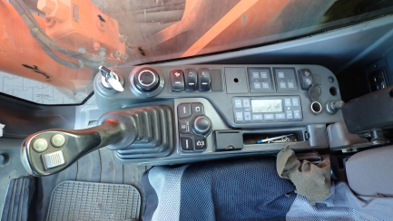 Zdjęcie przedmiotu: DOOSAN Infracore Co., Ltd. DX530LC-3 tracked excavator