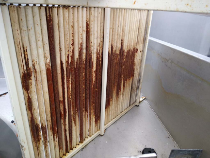 Zdjęcie przedmiotu: A line for the production of juices consisting of three units: sorting, grinding and squeezing juice as well as juice packaging and packing.