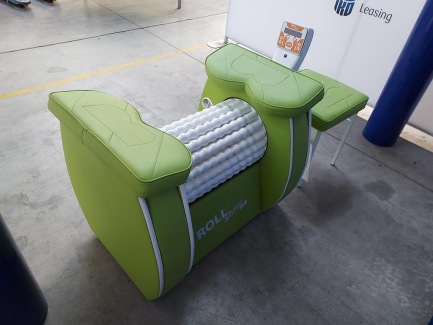 Zdjęcie przedmiotu: A cosmetic device used for massage with rotating roller equipped with an IR lamp supporting the effects of the STUDIO FIGURA Roll Shaper treatment