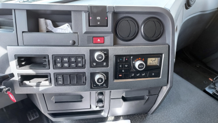 Zdjęcie przedmiotu: Renault T 460 E6 18.0t 4x2 X-LOW Night & Day