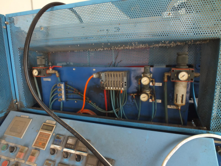 Zdjęcie przedmiotu: GENERAL PLASTICS GB-P50T GB-P50T pneumatic bottler