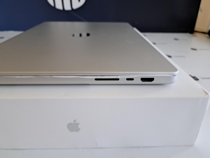 Zdjęcie przedmiotu: Apple MacBook Pro 16'' M1 Pro (10-core CPU)/32GB/512GB SSD/GPU M1 Pro (16-core) (Silver) [Manufacturer Code: Z14Y0001K] + Green Cell 8858X T54FJ Battery Dell Latitude E5520 E5420 E6420 E6430 E6520 E6530 (DE04)