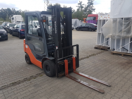 FORKLIFT TOYOTA 02-8FG18 serial number 8FG18-31833