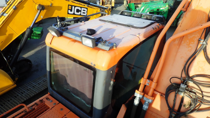 Zdjęcie przedmiotu: DOOSAN Infracore Co., Ltd. DX530LC-3 tracked excavator