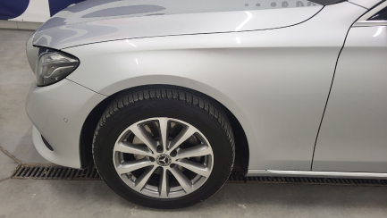 Zdjęcie przedmiotu: Mercedes-benz E 220 d 4-Matic 9G-TRONIC
