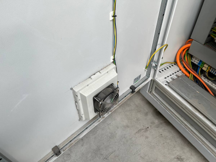 Zdjęcie przedmiotu: The ERA-TECH BMU 2 extruder and bottler is used in the plastics industry for the automatic production of thermoplastic containers by extrusion blow molding.