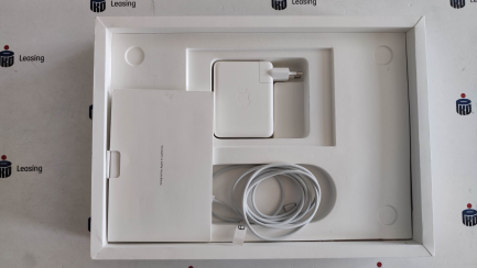 Zdjęcie przedmiotu: Ноутбук Apple MacBook Pro 16'' M1 Pro (10-ядерний процесор)/32 ГБ/512 ГБ SSD/відеокарта M1 Pro (16 ядер) (Сріблястий) Код товару: Z14Y0001K