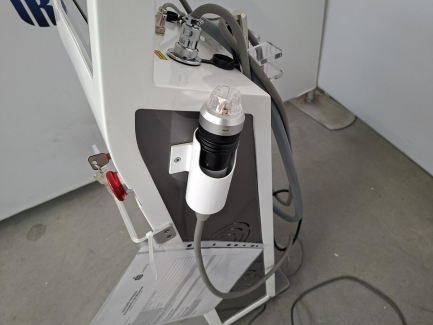 Zdjęcie przedmiotu: RF FRAX PLUS cosmetic device using the technology of radio waves, mikronakłuć and cryotherapy to perform fractional radiofrequency microneedle treatment