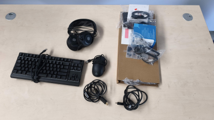 Zdjęcie przedmiotu: Zestaw komputerowy: Komputer stacjonarny Intel Core i5-12400F, RTX 5060, 32GB, 2TB M2, WIN 11 Pro + Monitor LED 27" AOC 27G4X + Słuchawki + Klawiatura  + Myszka 