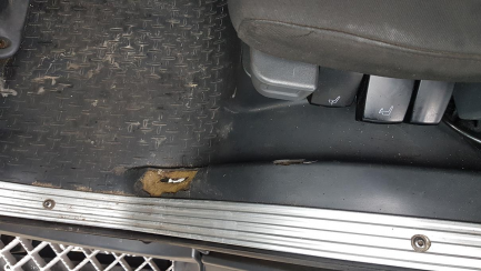 Zdjęcie przedmiotu: PACKAGE AUCTION SCANIA P 380 LB4x2 MLB + Silver Car trailer SRBU 62