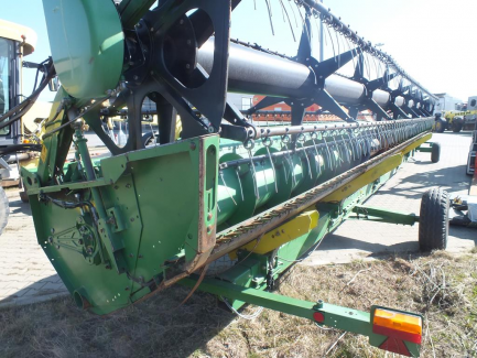 Zdjęcie przedmiotu: JOHN DEERE S690 S600 harvester + header JOHN DEERE model 635R with a header carriage