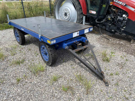 A platform trailer for transporting a forklift truck Grupa Dacar