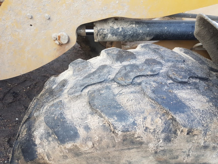 Zdjęcie przedmiotu: Ładowarka kołowa CATERPILLAR 908H2