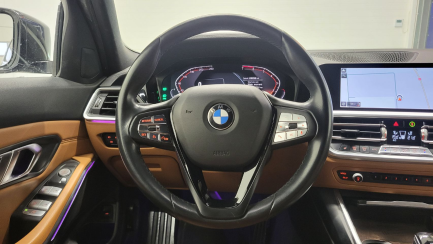 Zdjęcie przedmiotu: BMW 330i Luxury Line aut