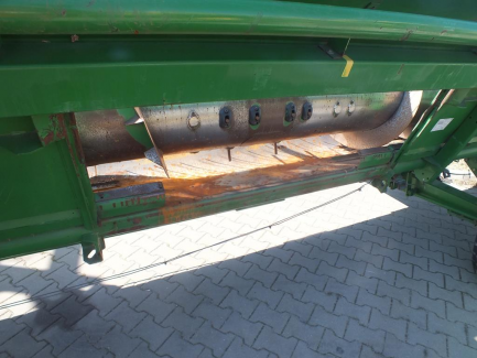 Zdjęcie przedmiotu: JOHN DEERE S690 S600 harvester + header JOHN DEERE model 635R with a header carriage