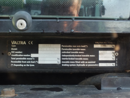 Zdjęcie przedmiotu: VALTRA T213 VERSU agricultural tractor