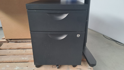 Zdjęcie przedmiotu: Furniture set: desk, container, chest of drawers