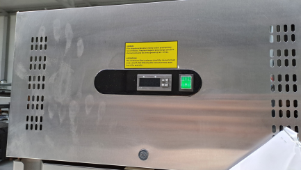 Zdjęcie przedmiotu: Zestaw sprzętu gastronomicznego (2x szafa chlodnicza, szafa mroźnicza)