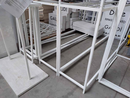 Zdjęcie przedmiotu: Wyposażenie meblowe do sklepu 