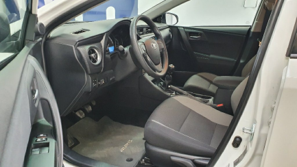 Zdjęcie przedmiotu: Toyota Auris Hatchback