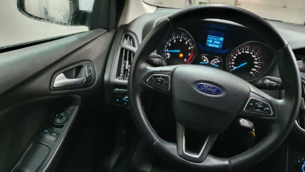 Zdjęcie przedmiotu: Ford Focus sedan 1.6 Trend