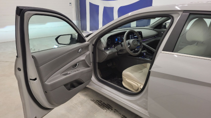 Zdjęcie przedmiotu: Hyundai Elantra 1.6 Smart CVT