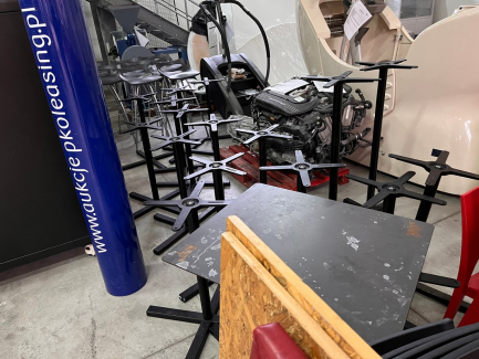 Zdjęcie przedmiotu: A set of restaurant furniture