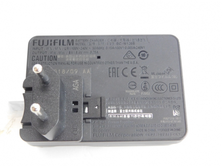 Zdjęcie przedmiotu: Camera with Fuji Film Corporation lens: body - XT3 / lens - XF35mmF2 R WR