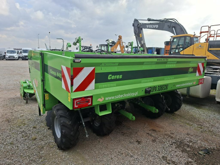 Zdjęcie przedmiotu: Czterorzędowa sadzarka do ziemniak&oacute;w z napędem hydraulicznym AVR CERES 440