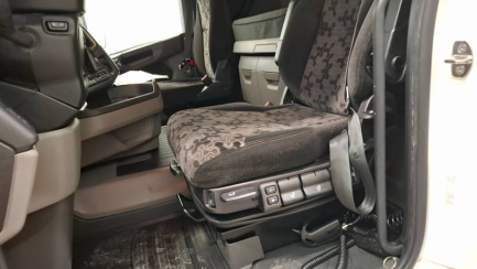 Zdjęcie przedmiotu: SCANIA R460 Super E6 18.0t 4x2 NA Highline