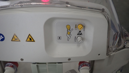 Zdjęcie przedmiotu: Closed incubator for premature babies and sick newborns DRAGER Caleo