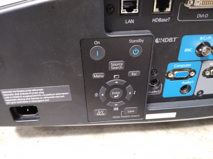 Zdjęcie przedmiotu: EPSON EB- G7000W projector