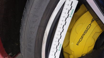 Zdjęcie przedmiotu: Porsche Cayenne Turbo Błędny wpis mocy i pojemności silnika w DR