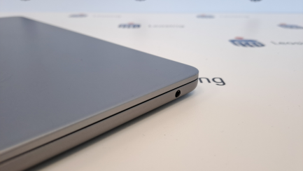 Zdjęcie przedmiotu: Apple MacBook Air 13 M3/8C CPU 8C GPU/16GB/256GB SSD (Космічний сірий), код товару: MC8G4ZE/A