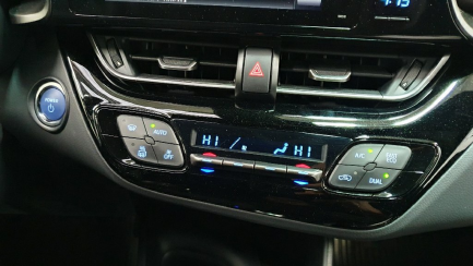 Zdjęcie przedmiotu: Toyota C-HR 1.8 Hybrid Premium