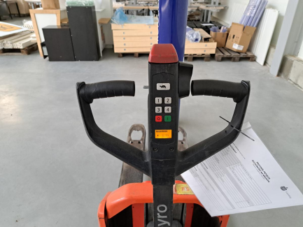 Zdjęcie przedmiotu: Wózek paletowy elektryczny BT Tyro LHE130