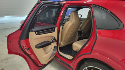 Zdjęcie przedmiotu: Porsche Cayenne Turbo Błędny wpis mocy i pojemności silnika w DR