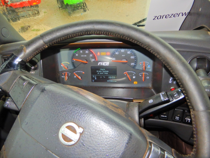 Zdjęcie przedmiotu: AUCTION OF THE DAY Volvo FH 16 700 6x4 Globetrotter Euro 5 with BERGS FOGEN timber body with JONSERED 1080 crane