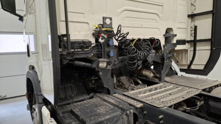Zdjęcie przedmiotu: SCANIA R460 Super E6 18.0t 4x2 NA Highline