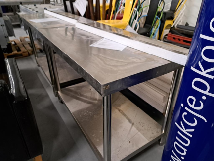 Zdjęcie przedmiotu: Zestaw krzeseł oraz stoł&oacute;w