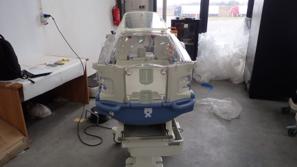 Zdjęcie przedmiotu: Closed incubator for premature babies and sick newborns DRAGER Caleo