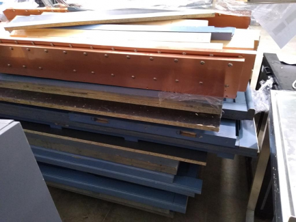 Zdjęcie przedmiotu: Wiosenne obniżki| Prowizja 0% A set of display cabinets (Two-door closed cabinet 1200x330x960mm - 4 pcs., Glass shelves 400x600 - 4 pcs., Glass shelves 1400x300 - 2 pcs.)