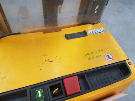 Zdjęcie przedmiotu: W&oacute;zek widłowy Jungheirich EJC214 115 535 DZ 