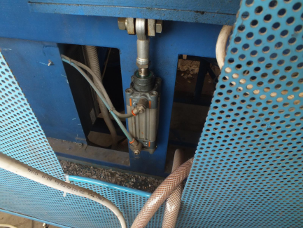 Zdjęcie przedmiotu: GENERAL PLASTICS GB-P50T GB-P50T pneumatic bottler