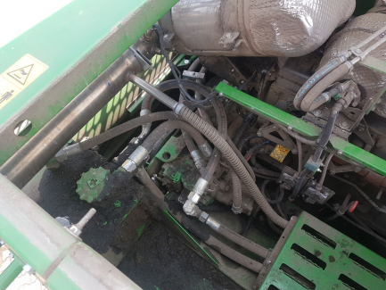 Zdjęcie przedmiotu: Kombajn Zbożowy John Deere W 330 Z HEDEREM I STOŁEM DO RZEPAKU