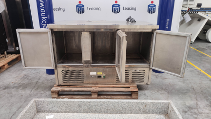 Zdjęcie przedmiotu: YATO YG-05300 3-door pizza refrigerated table with a cooling unit at the bottom