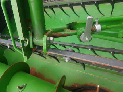 Zdjęcie przedmiotu: Kombajn Zbożowy John Deere W 330 Z HEDEREM I STOŁEM DO RZEPAKU