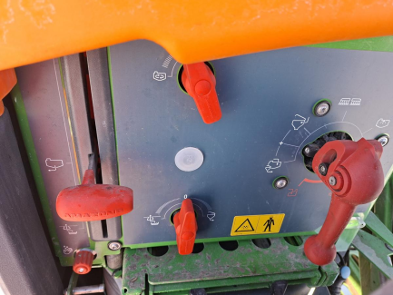 Zdjęcie przedmiotu: AMAZONE UF 2002 mounted sprayer + FT 1001 front tank